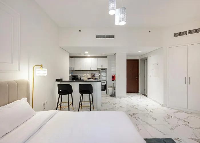 Sophisticated Studio With Dubailand Views