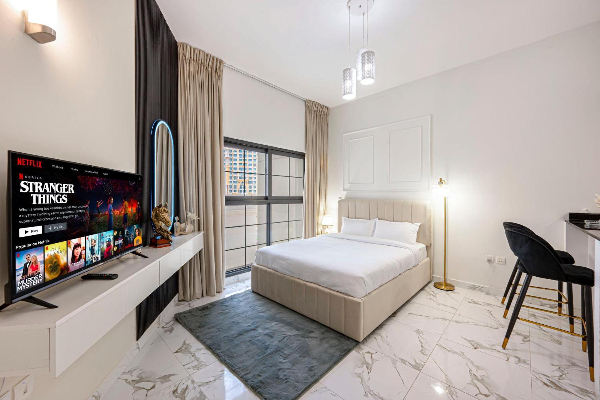 شقة Sophisticated With Dubailand Views