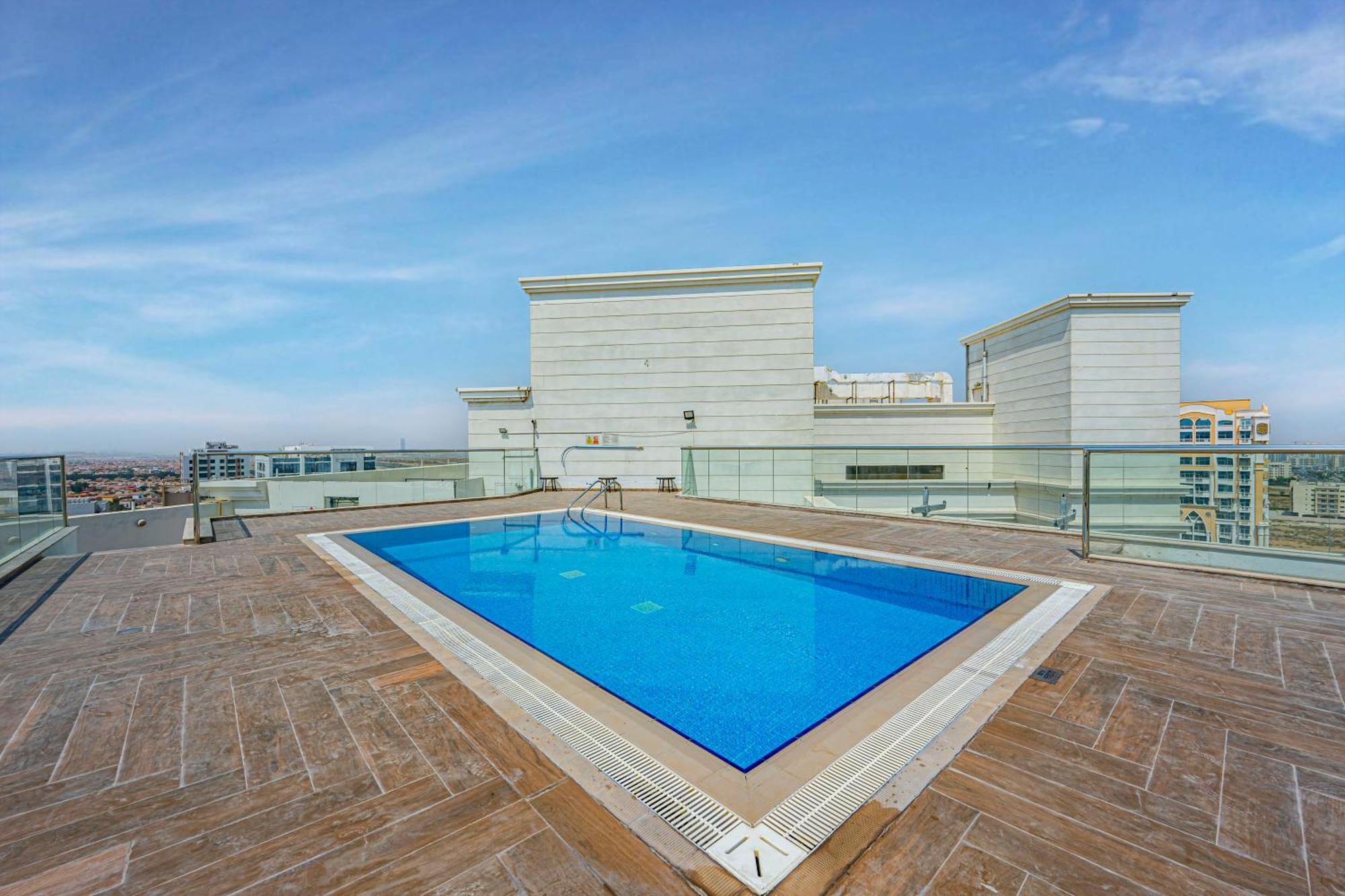 شقة Sophisticated With Dubailand Views *