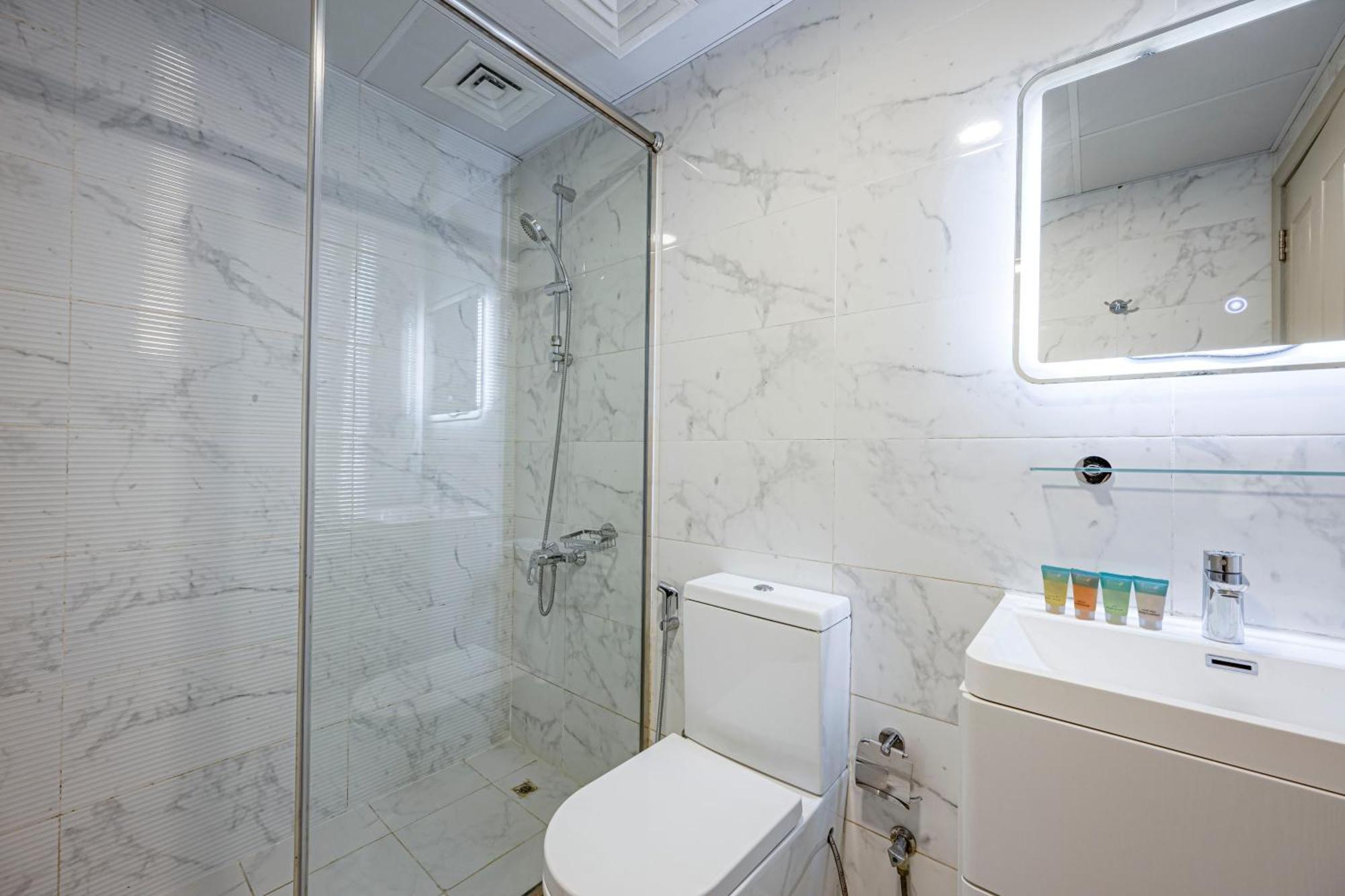 شقة Sophisticated With Dubailand Views