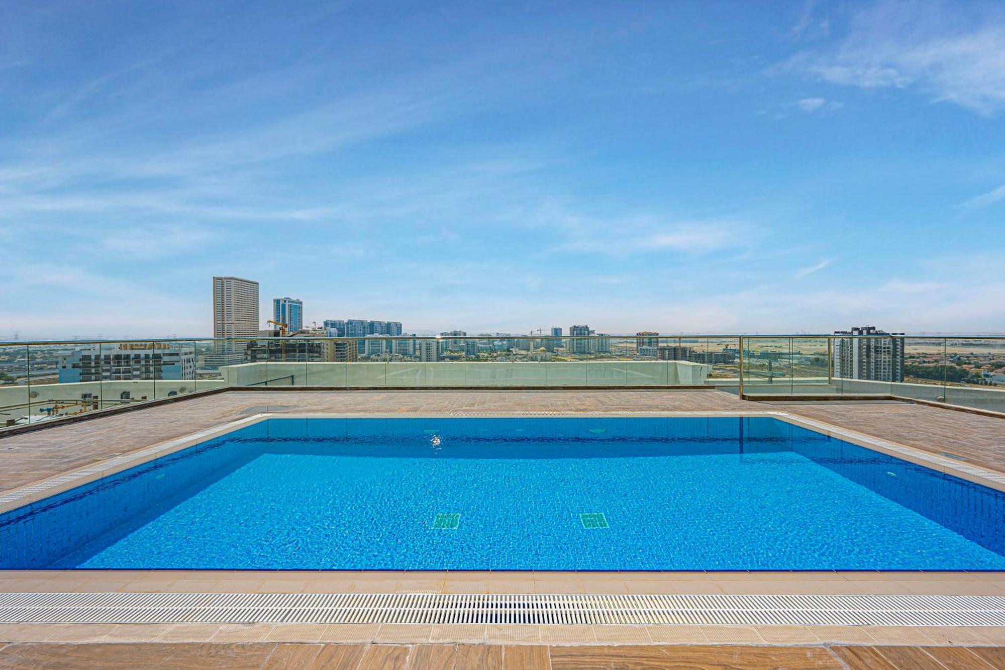 شقة Sophisticated With Dubailand Views *